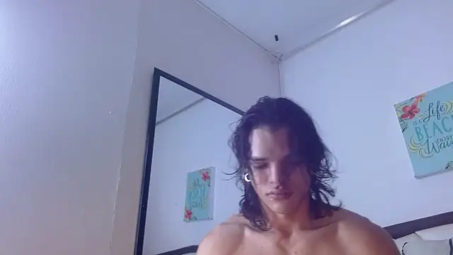 Snapshot of AlbertBernal69 chatting on 10/03/25, 03:47 AlbertBernal69 online show from 10/03/25, 03:47