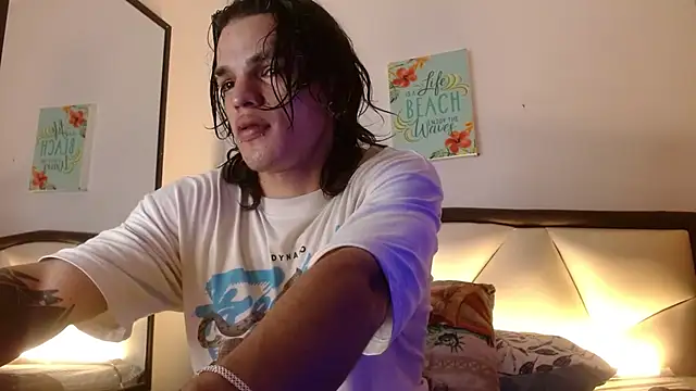 Snapshot of AlbertBernal69 chatting on 10/14/25, 03:51 AlbertBernal69 online show from 10/14/25, 03:51