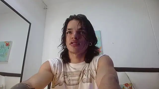 Snapshot of AlbertBernal69 chatting on 10/16/25, 02:56 AlbertBernal69 online show from 10/16/25, 02:56