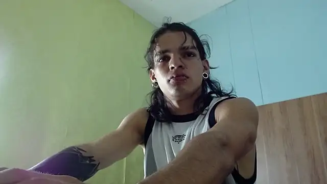 Snapshot of AlbertBernal69 chatting on 10/18/25, 01:52 AlbertBernal69 online show from 10/18/25, 01:52