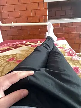 Snapshot of mihaixxx1 chatting on 04/05/26, 12:35 mihaixxx1 online show from 04/05/26, 12:35