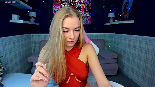 Snapshot of Barbie_Lis chatting on 12/19/24, 11:25 Barbie Lis online show from 12/19/24, 11:25