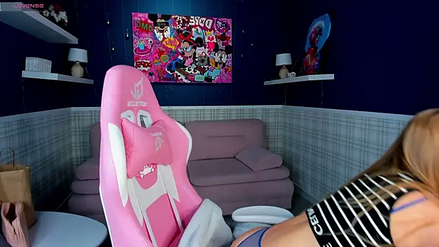 Snapshot of Barbie_Lis chatting on 01/20/25, 11:43 Barbie Lis online show from 01/20/25, 11:43