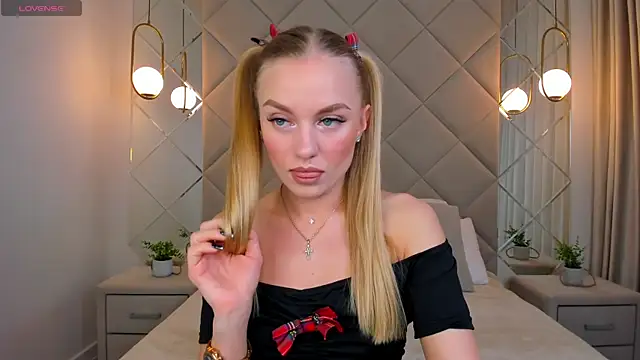 Snapshot of Barbie_Lis chatting on 03/05/25, 12:27 Barbie Lis online show from 03/05/25, 12:27