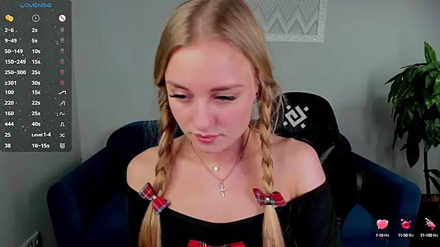 Snapshot of Barbie_Lis chatting on 03/19/25, 04:14 Barbie Lis online show from 03/19/25, 04:14