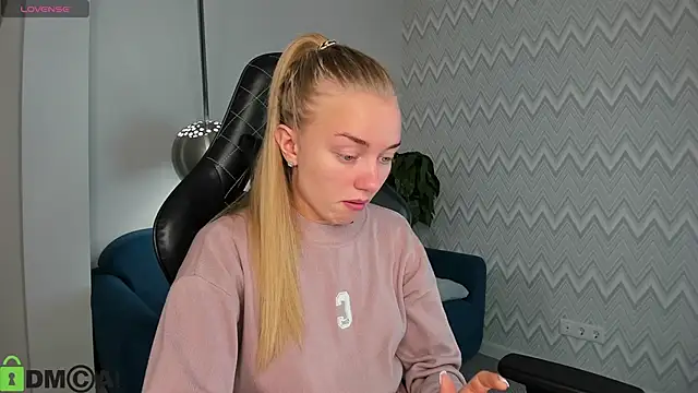 Snapshot of Barbie_Lis chatting on 09/11/25, 12:44 Barbie Lis online show from 09/11/25, 12:44