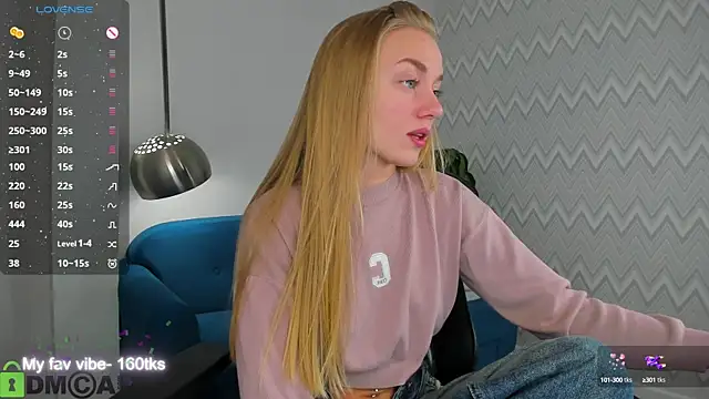 Snapshot of Barbie_Lis chatting on 09/24/25, 12:25 Barbie Lis online show from 09/24/25, 12:25