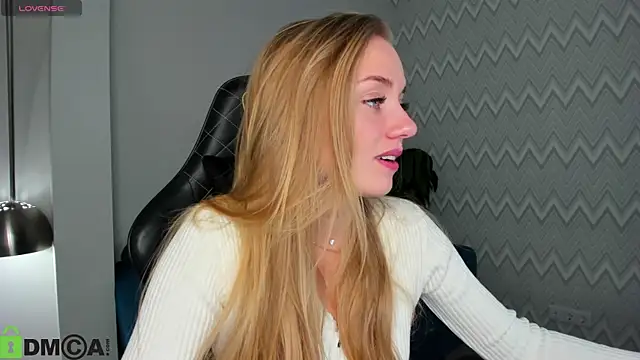 Snapshot of Barbie_Lis chatting on 10/20/25, 12:55 Barbie Lis online show from 10/20/25, 12:55