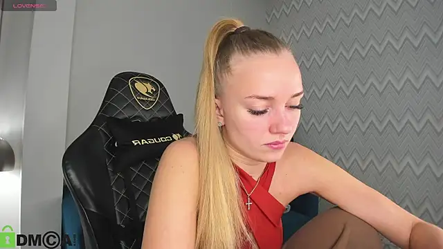 Snapshot of Barbie_Lis chatting on 10/25/25, 12:18 Barbie Lis online show from 10/25/25, 12:18