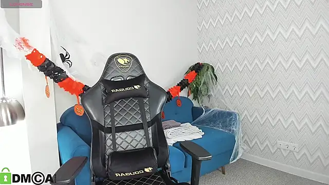 Snapshot of Barbie_Lis chatting on 10/28/25, 12:03 Barbie Lis online show from 10/28/25, 12:03