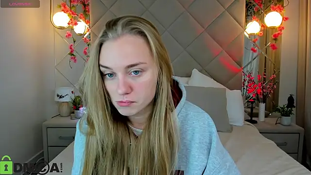 Snapshot of Barbie_Lis chatting on 11/29/25, 01:08 Barbie Lis online show from 11/29/25, 01:08