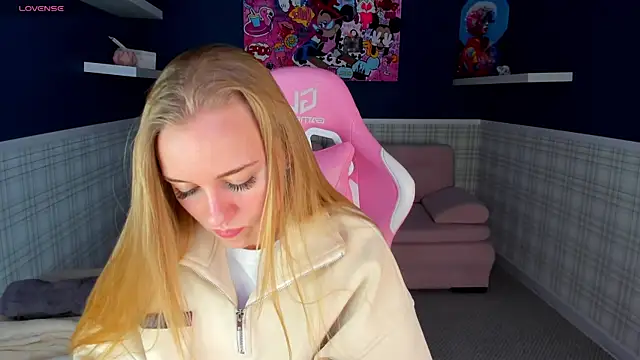 Snapshot of Barbie_Lis chatting on 11/30/25, 01:31 Barbie Lis online show from 11/30/25, 01:31