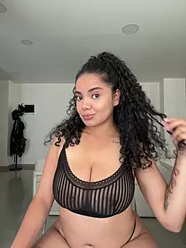 Snapshot of Mariecurl chatting on 03/07/26, 06:05 Mariecurl online show from 03/07/26, 06:05