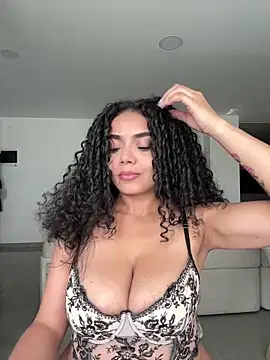 Snapshot of Mariecurl chatting on 03/26/26, 08:25 Mariecurl online show from 03/26/26, 08:25