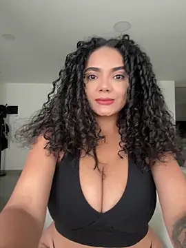 Snapshot of Mariecurl chatting on 04/07/26, 09:04 Mariecurl online show from 04/07/26, 09:04