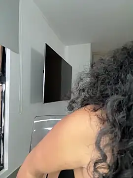 Snapshot of Mariecurl chatting on 04/15/26, 08:42 Mariecurl online show from 04/15/26, 08:42