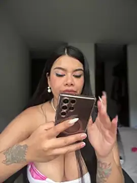 Snapshot of Insane_Issa chatting on 11/14/25, 08:29 Insane Issa online show from 11/14/25, 08:29