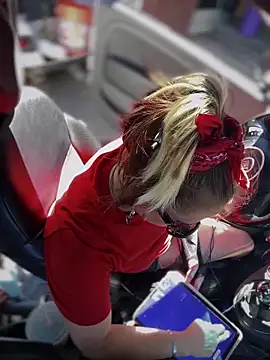 SummerBlueMoon online show from 10/17/25, 07:05