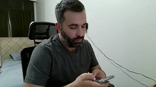 Snapshot of tgltplsr chatting on 12/19/25, 09:44 tgltplsr online show from 12/19/25, 09:44