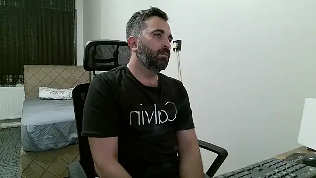 Snapshot of tgltplsr chatting on 02/15/26, 01:02 tgltplsr online show from 02/15/26, 01:02