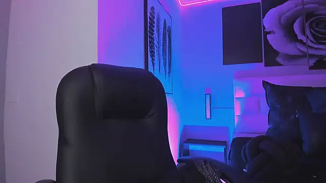 Snapshot of lena_banks chatting on 11/21/25, 09:57 lena banks online show from 11/21/25, 09:57