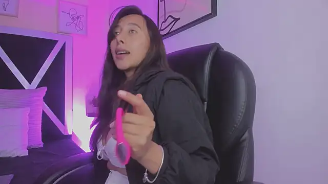 Snapshot of lena_banks chatting on 11/24/25, 10:53 lena banks online show from 11/24/25, 10:53