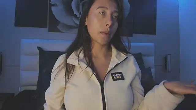 Snapshot of lena_banks chatting on 12/01/25, 10:04 lena banks online show from 12/01/25, 10:04