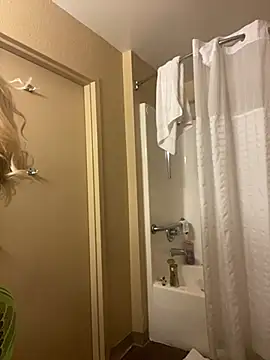 Snapshot of SlimBeenBadd1981 chatting on 12/10/24, 01:55 SlimBeenBadd1981 online show from 12/10/24, 01:55