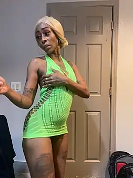 Snapshot of SlimBeenBadd1981 chatting on 12/31/24, 02:47 SlimBeenBadd1981 online show from 12/31/24, 02:47