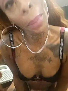 Snapshot of SlimBeenBadd1981 chatting on 12/19/25, 06:53 SlimBeenBadd1981 online show from 12/19/25, 06:53