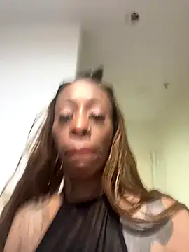 Snapshot of SlimBeenBadd1981 chatting on 12/22/25, 10:12 SlimBeenBadd1981 online show from 12/22/25, 10:12