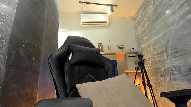 LunaBaker-1 online show from 09/09/25, 08:08