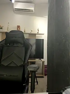 LunaBaker-1 online show from 10/01/25, 08:37