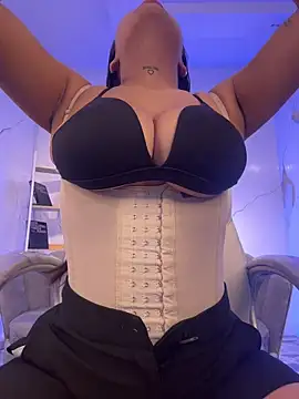 LunaBaker-1 online show from 11/23/25, 01:00