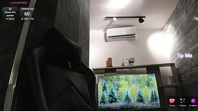 LunaBaker-1 online show from 12/02/25, 08:37