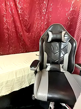 Snapshot of LuscousPussy chatting on 09/27/25, 07:19 LuscousPussy online show from 09/27/25, 07:19