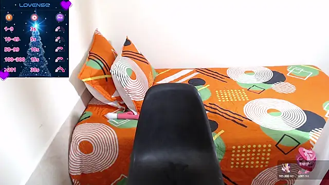 Snapshot of Dayanna_11 chatting on 12/10/24, 11:40 Dayanna 11 online show from 12/10/24, 11:40