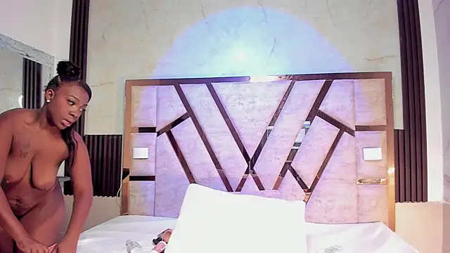 Snapshot of Athenea_Mills chatting on 12/04/25, 06:49 Athenea Mills online show from 12/04/25, 06:49