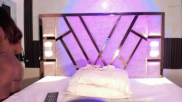 Athenea Mills online show from 03/31/26, 06:52