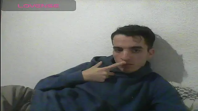 Snapshot of Tombgy07 chatting on 02/13/25, 08:34 Tombgy07 online show from 02/13/25, 08:34