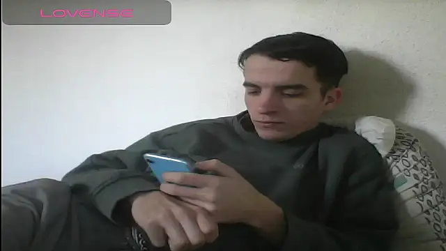 Snapshot of Tombgy07 chatting on 02/15/25, 02:44 Tombgy07 online show from 02/15/25, 02:44