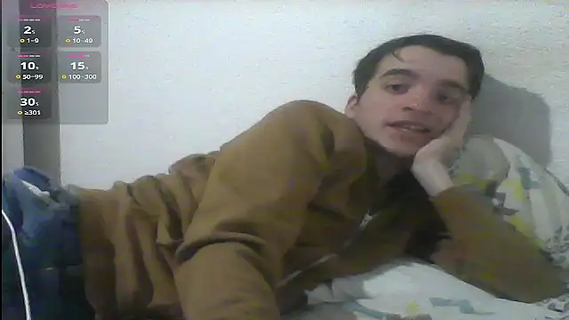 Snapshot of Tombgy07 chatting on 03/18/25, 08:26 Tombgy07 online show from 03/18/25, 08:26