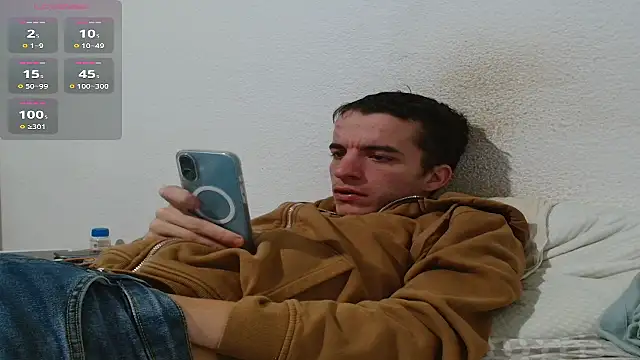 Snapshot of Tombgy07 chatting on 09/27/25, 08:03 Tombgy07 online show from 09/27/25, 08:03