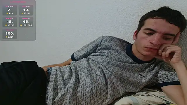 Snapshot of Tombgy07 chatting on 10/13/25, 07:14 Tombgy07 online show from 10/13/25, 07:14