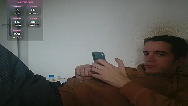 Snapshot of Tombgy07 chatting on 01/17/26, 02:11 Tombgy07 online show from 01/17/26, 02:11