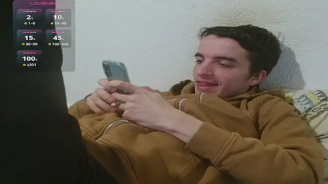 Snapshot of Tombgy07 chatting on 02/14/26, 08:49 Tombgy07 online show from 02/14/26, 08:49