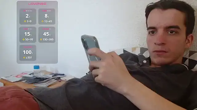 Snapshot of Tombgy07 chatting on 04/19/26, 12:26 Tombgy07 online show from 04/19/26, 12:26