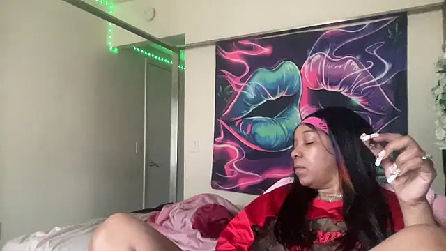 Snapshot of YasmineMinaj chatting on 03/25/26, 02:01 YasmineMinaj online show from 03/25/26, 02:01