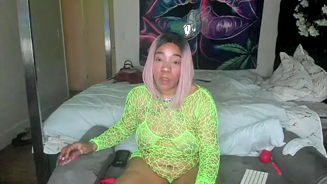 Snapshot of YasmineMinaj chatting on 04/15/26, 10:43 YasmineMinaj online show from 04/15/26, 10:43