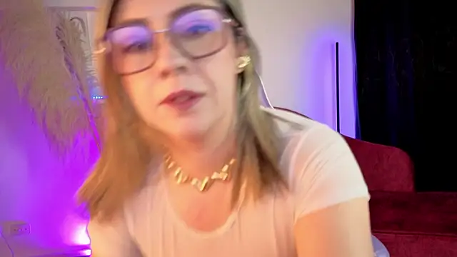 Isabella lt online show from 03/26/26, 10:21